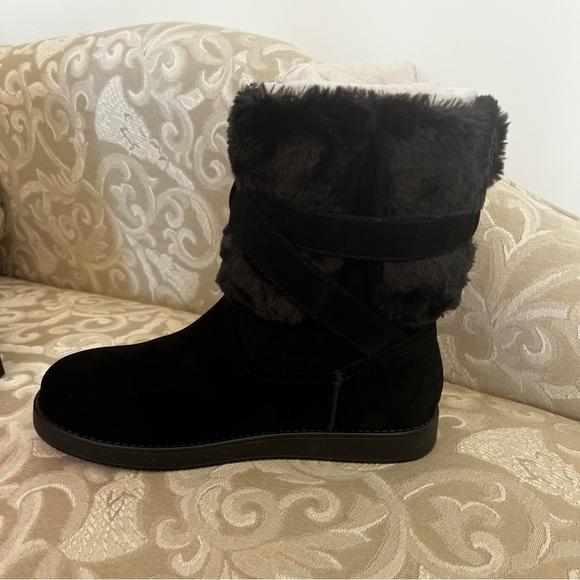 Guess GG “Ashlee ” Faux Fur Boots - Picture 5 of 9